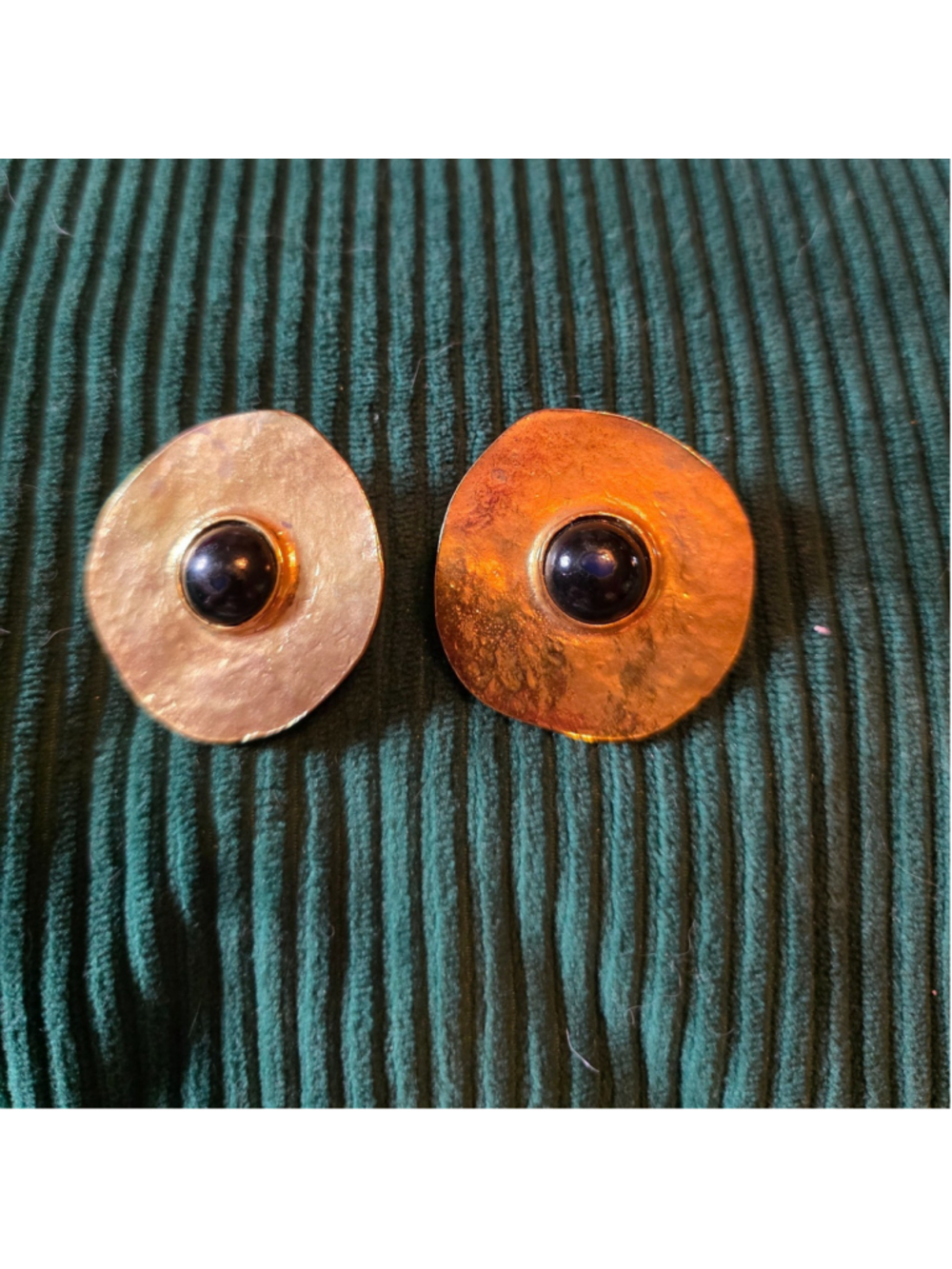 Vintage Gold Tone Hammered Disc Black Cabochon Clip On Statement Earrings
